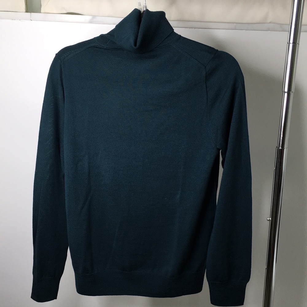 100% authentic brand new JCREW turtleneck! Great condition